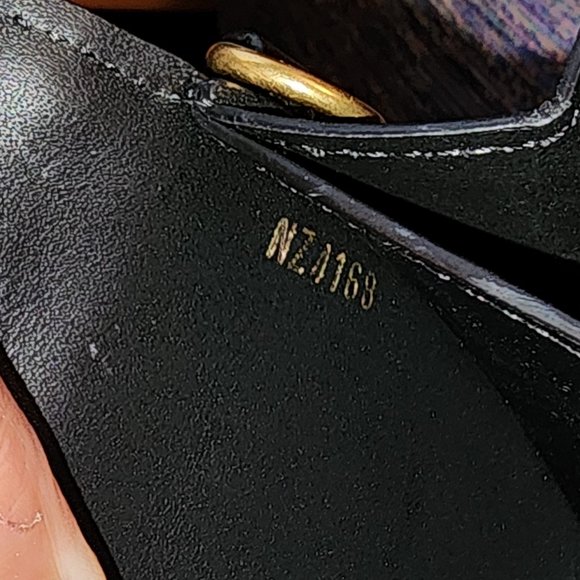 LOUIS VUITTON  Authentic. Love Lock  Wave Long Leather Wallet Black - Picture 9 of 9